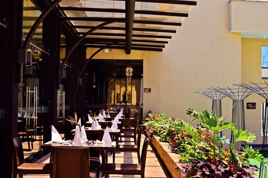 Doubletree By Hilton Nairobi Hotell Restaurant bilde